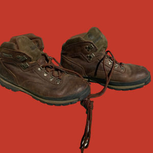 Timberland hiking boots for real outdoors women. Leather uppers & great tread.